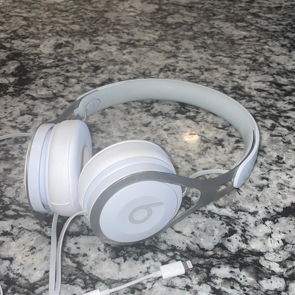 ✨SUMMER SALE✨ Beats Headphones!l